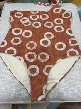 One-Shoulder Rust Circle Print One-Piece Swimsuit